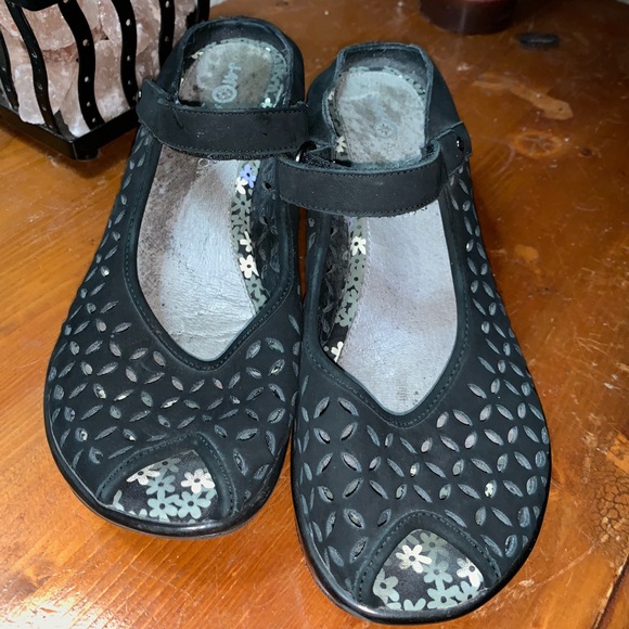 Clogs - Picture 2 of 3